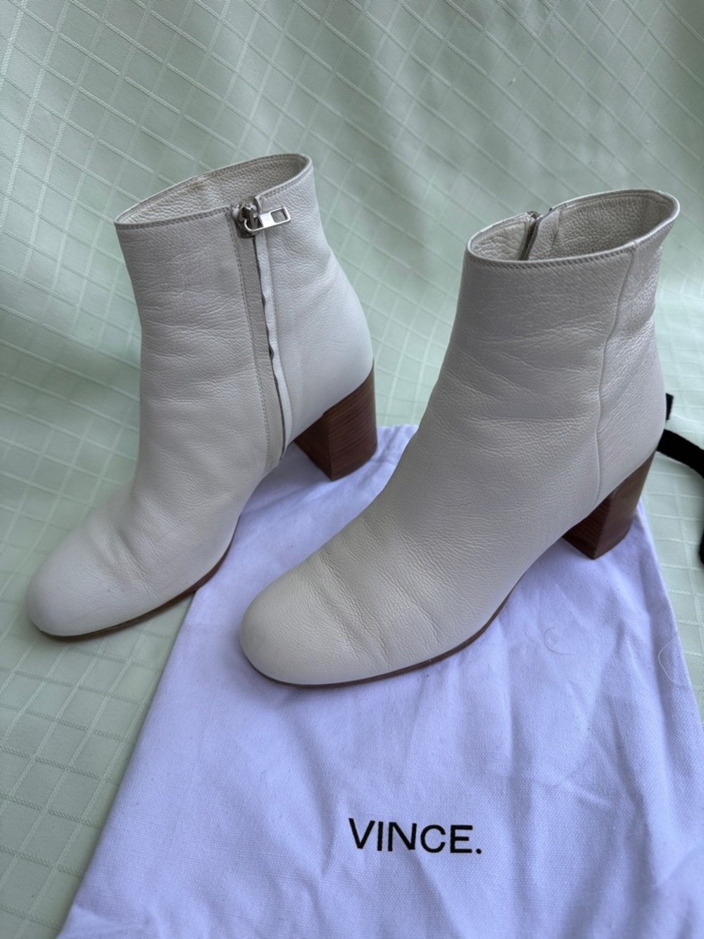 Vince Off White All Leather Block-Heel Ankle Boots will Dust Bag